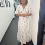 Lorraine Kelly Instagram - Todays look - @phaseeight and sandals @danielfootwear #summer #summervibes #fashion #summerdress #sandals