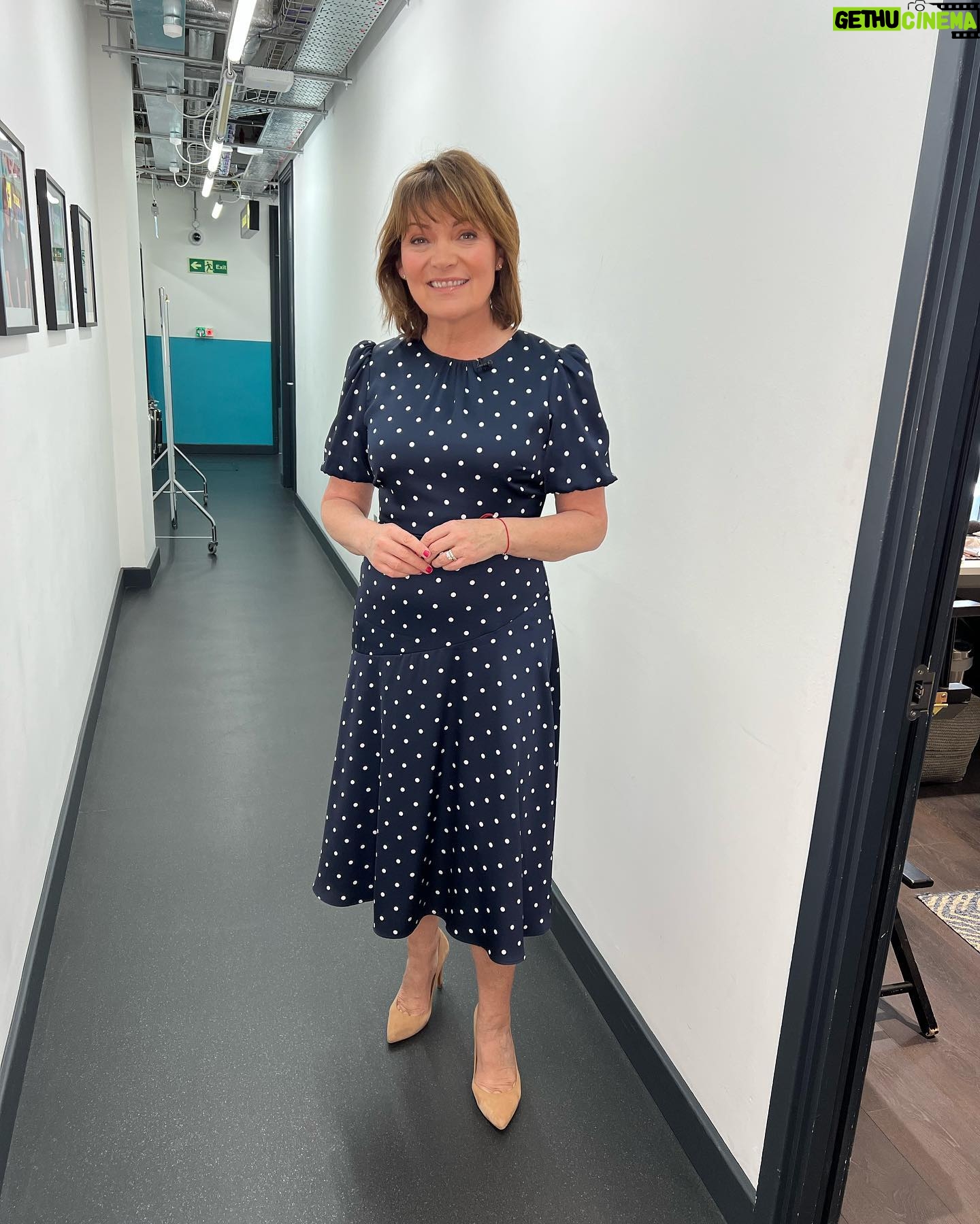 Lorraine Kelly Instagram - Todays look from @hobbslondon - thanks @danniiwhitemanstylist @helenhandmakeup #polkadots #fashion