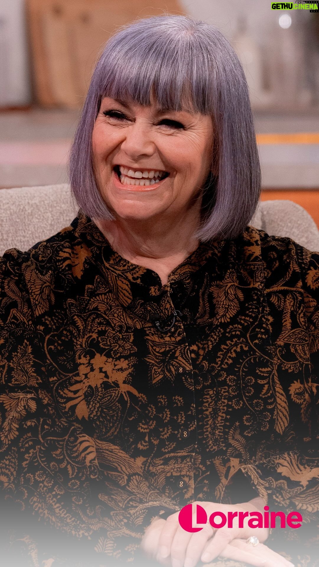 Lorraine Kelly Instagram - Have you ever accidentally replied to the wrong person? 🙈 @dawnrfrench joined Lorraine to discuss her latest book, ‘The Tw*t Files’, which charts the mistakes and mishaps she’s made throughout her life. One of our favourites is when she accidently snubbed James Bond… 🤣 #DawnFrench #Lorraine