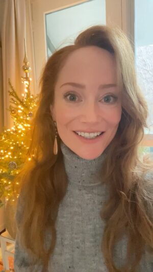 Lotte Verbeek Instagram - Hey guys! I am back on Cameo. Go to @cameo and find me there for a special message request for yourself or a Christmas gift for your loved ones 🎄 see you there! ♥️
