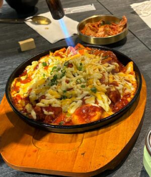 Lotus Wang Instagram - 太好吃了 #儒城韓式料理🥳
又遇見偶像 #懷秋🎉
我跟女兒都開心🥳
下次要再去吃😘

#stacy庭庭
#Candy繶帆
#我是保庇天后王彩樺