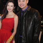 Louisa Mak Instagram – My favourite red 送客gown… that turns into a party dress!!!! 🤘 perfect with gold bangles from @lukfookjewellery_official 
#唔係假酒 #跟足傳統 🤪

💃#victorchanstudio @victorchanstudio 
Special thanks to @jamieleehair 醉住幫我換頭

📸
1, 2 @hoyin626 
3 @taptsov_photography 
4-7 @stein_image