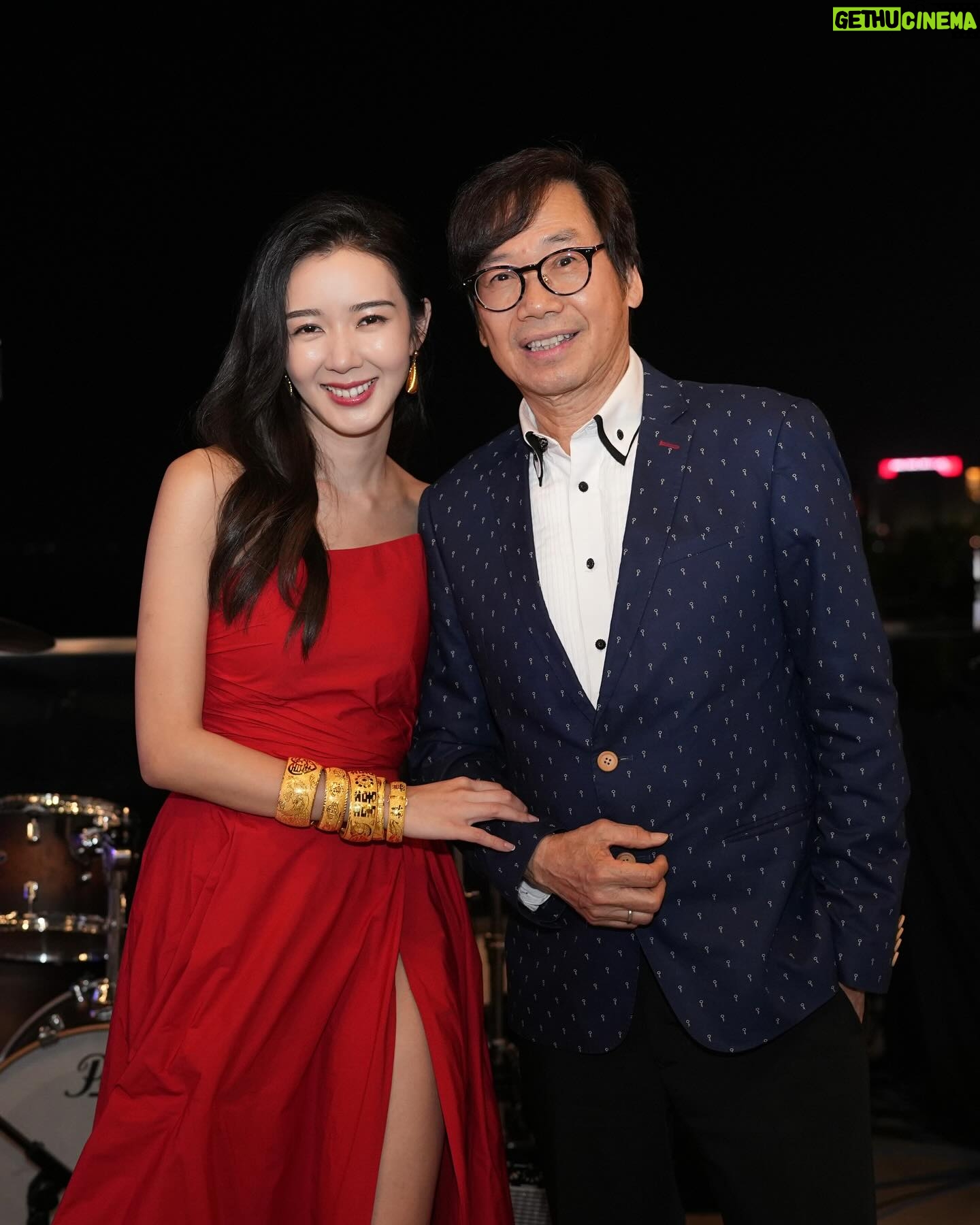 Louisa Mak - 17.9K Likes - My favourite red 送客gown… that turns into a party dress!!!! 🤘 perfect with gold bangles from @lukfookjewellery_official
#唔係假酒 #跟足傳統 🤪
💃#victorchanstudio @victorchanstudio
Special thanks to @jamieleehair 醉住幫我換頭
📸
1, 2 @hoyin626
3 @taptsov_photography
4-7 @stein_image