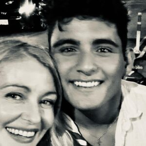 Louise Lombard Instagram - ❤️🧡💛💚💙💜 

#familia