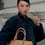 Louise Wong Instagram – 𝔊𝔢𝔱𝔱𝔦𝔫𝔤 𝔩𝔬𝔰𝔱 𝔦𝔫 𝔱𝔥𝔢 𝔠𝔦𝔱𝔶 
𝔴𝔦𝔱𝔥 𝔪𝔶 𝔊𝔞𝔩𝔩𝔢𝔯𝔦𝔞 𝔅𝔞𝔤 .🏙️🤍

@prada 
#PradaGalleria