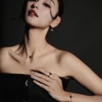 Louise Wong Instagram - 🖤🗝️ Dress and jewellery @louisvuitton Watch @omega