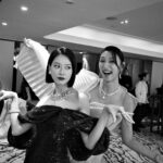 Louise Wong Instagram – 一個有笑有淚，令人情緒起伏不定像坐過山車一樣的晚上🎢記憶仍然猶新。

近距離聽了很多台上獲獎的得獎感言，看着每一位所付出的努力、堅持和耐性終於獲得回報和肯定，看着有這一群熱血追夢的人在為香港電影努力，真的很感動🥹我第一年參與的回憶也全都湧現心頭。
希望我可以繼續留在這個夢工場，繼續努力讓大家看見我的進步，並成為一個值得支持的好演員吧💪🏼

當頒發全晚最後一個獎項 -最佳電影時，聽到是枝裕和導演口中說出” A Guilty….” 我真的已經緊張得血壓極速飆升📈omggg! (從來自己的提名都沒有感覺這麼緊張🙈) 
然後在台上聽到子華神的speech 真的說到我們的心裏去，眼淚差點沒忍住🥺

真的太好了! 一個屬於毒舌大狀幕前幕後所有團隊的獎項🏆能夠和這麼優秀的團隊一起合作真的感到很幸運幸福🌟

Congratulations for the Best Film Award!!
再次恭喜 @aguiltyconscience_movie ❤️
還有各位得獎者🥳👏🏻🎉

@hongkongfilmawards 
#第42屆香港電影金像獎 
@aguiltyconscience_movie #毒舌大狀

Photos @klckin
Makeup @pinkyku
Hair @kolen128
Stylist @ansonlaucf1107
Stylist assistant @chiakincy
Assistant @chungxd
黑白相攝影大師 @tsekwanhoho

Dress
@maisonmet (Red Carpet) @theclique.hk 
@givenchy (Ceremony)

Watches @omega
Jewellery @boucheron
Cosmetics @guerlain

Special thanks
@autumnliu0 @ivy.ho.75641 @iowntheelephants
@tsuivenus @stedel34 
@missnanaliu @ggtsoi