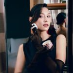 Louise Wong Instagram – 進入演藝圈的第三年，榮幸也是第三年參加金像獎這個盛事✨幸運地今年也能獲得提名，當然要尊重場合悉心打扮一番☺️

今年的妝容也是繼續選用了一直長期合作和支持的 @Guerlain 產品 🤍 全新閃亮波波粉Meteorites💫 和特別新色系眼影再配合Kiss Kiss唇膏，令妝容充滿光澤和粉嫩感💗讓其實剛下飛機沒兩天還在倒時差的我看起來更精神飽滿，Jet lag 退散 👋🏻

@Guerlain #GuerlainMakeup #GuerlainSkincare