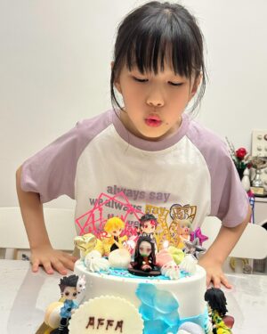 Louise Wong Instagram - HBD my little Affa👧🏻💖👩🏻

#🎂
#10yearsold
#loveyou4ever 
#momanddaughter