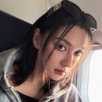 Louise Wong Instagram - Happy lil’ things 🦋🤍 Pic1:在導演會活動中的是枝裕和導演非常配合令到畫面突然變得好可愛xD Pic6-8: Finally meet again after 4.5months . 👦🏻❤️👩🏻 #throwback #April #blessed