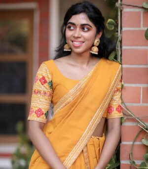 Lovelyn Chandrasekhar Instagram - 💛 
.
.
📸: @camerasenthil