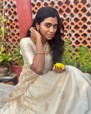 Lovelyn Chandrasekhar Instagram - Happy Onam 🌼