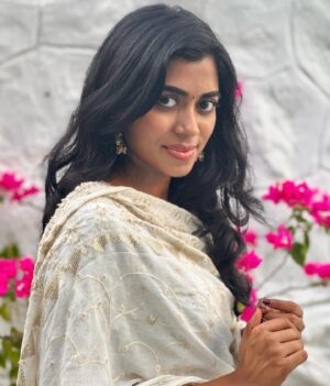 Lovelyn Chandrasekhar Instagram - In bliss with white 🤍