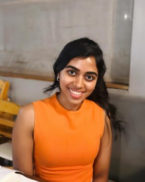 Lovelyn Chandrasekhar Instagram - Orange you the sweetest thing? 🍊

📸: @namritha.mv 🧡✨