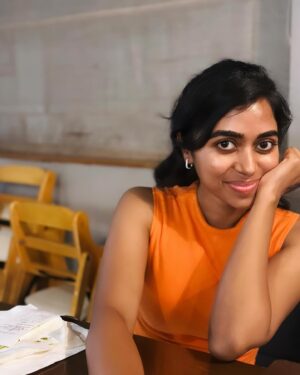 Lovelyn Chandrasekhar Instagram - Orange you the sweetest thing? 🍊

📸: @namritha.mv 🧡✨