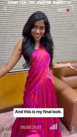 Lovelyn Chandrasekhar Instagram - GRWM for the Vikatan Awards’24 🌟

Thank you @cinemavikatan for honouring Team Ayali with the Best Series Award. Ayali will also be so special to me. Forever will be so grateful to you @anath_man sir! 

If you haven’t watched #Ayali yet, don’t miss it! You can now watch it on @zee5 @zeetamizh 

If you’re looking to learn hair and makeup, contact @zebasherifff @mugshotbyzeba for a personal 1 on 1 classes! Trust me guys, she’s the best! 
.
.
.
.
.
#grwm #vikatanawards #ayali