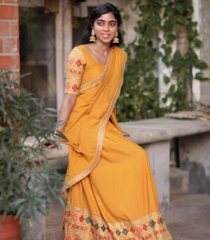 Lovelyn Chandrasekhar Instagram - 💛 
.
.
📸: @camerasenthil