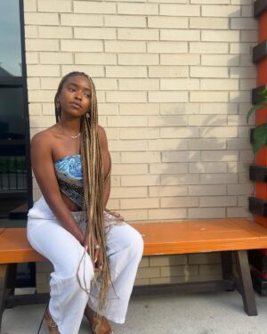 Lovie Simone Instagram - 🤷🏾‍♀️