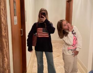 Luísa Gattai Instagram - Ontem foi dia de Alice. 
Minha metade;
Minha protegida;
Meu orgulho;
Minha melhor amiga. 
Te amo demais pequena, obrigada por iluminar meus dias♥️