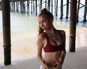 LuLu Lambros Instagram - Missing ca (and having a tan)