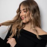 Lucía Gil Instagram – El mes pasado estuve visitando a @soniacases_hairstylist y a todo su equipo para cuidar mi pelo 🤍 Gracias a @hairdreams_esp , por hacer que me sienta tan cómoda y por transformar mi melena de una manera tan natural 💕