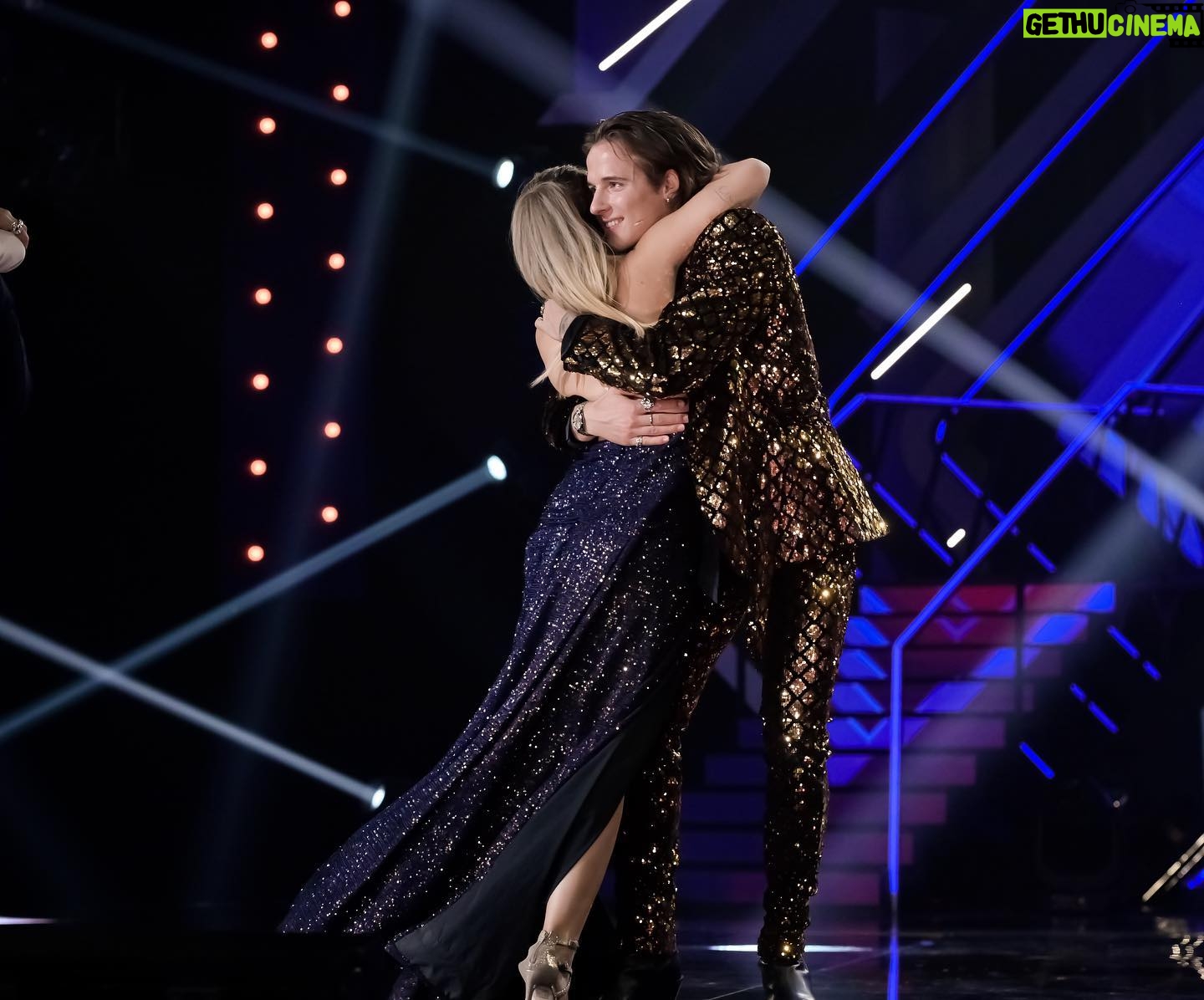 Lucía Gil - 3.1K Likes - 💗GRACIAS @duosincreibles_tve por esta experiencia única🤍
Ha sido tan especial poder disfrutar de la música y ver brillar a tantos compañeros.
Enhorabuena @cotioficial y @gonzalohermida por la más que merecida 🏆 !
Gracias @carlos_baute , ha sido un regalo que hayamos sido equipo🫶🏼
Viva Dúos increíbles
Nos vemos el año que viene , no? 👏🏻😂