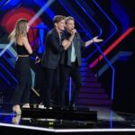 Lucía Gil Instagram - El programa de ayer fue 🤍 @duosincreibles_tve Oficialmente, @carlos_baute somos un dúo increíble y vamos a ponerle todas nuestras ganas y cariño cada Martes para que disfrutéis desde casa. No podía tener un compañero mejor😊 Fue bonito conocer a @flavio.oficial Un artistazo al que admiro mucho. Ojalá en otro momento podamos hacer algo juntos🥹🫶🏼 La magia acaba de empezar! Let’s go!!!!! 🤍⭐️⚡️