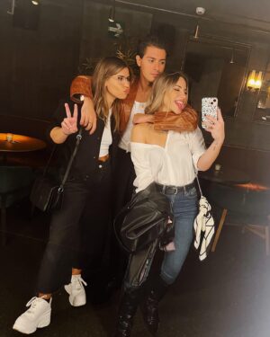 Lucía Gil Instagram - M⭐️DRID• Noche de música y buena gente 🤍