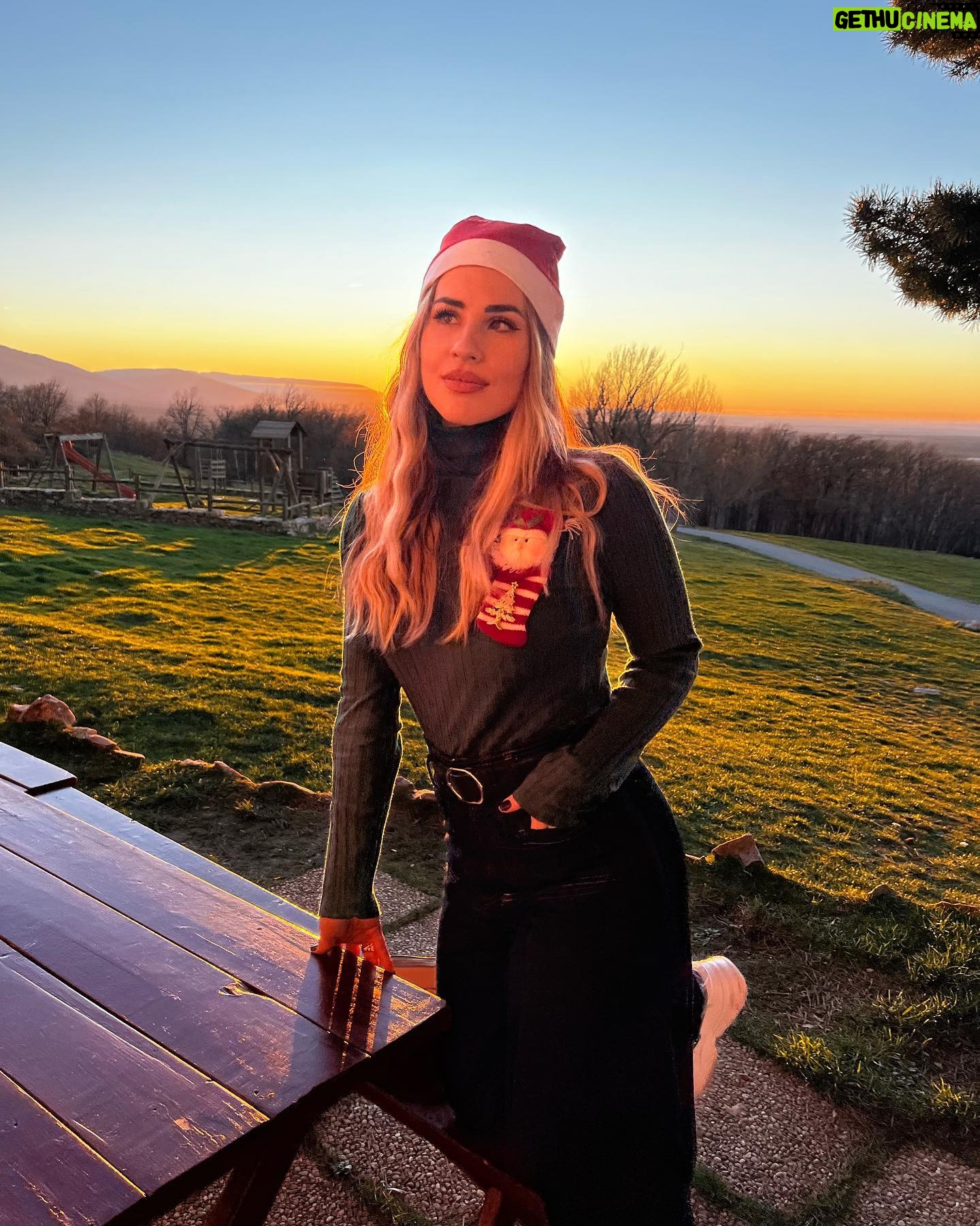 Lucía Gil Instagram - Día de cumple y navidad🎄☀️🧑🏼🎄