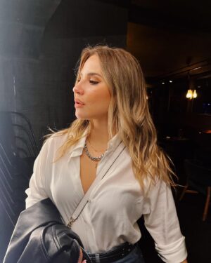 Lucía Gil Instagram - M⭐️DRID• Noche de música y buena gente 🤍
