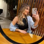 Lucía Gil Instagram - Qué por qué voy tan lejos a cuidarme el pelo? 🤍☺️🌿 💆🏼‍♀️ @soniacases_hairstylist @hairdreams_esp