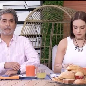 Lucía Méndez Instagram - @luciamendezof regresa a los escenarios musicales, hace un balance del reality que realizó, aclara si le llamó a @dulcelacantante ahora que la intérprete de “Tu muñeca” estuvo hospitalizada y afirma que Juan Gabriel está vivo y habló con él. Gracias @negroaraiza por tan bonita presentación. #periodismo #espectaculos #alaire #television