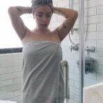 Lucía Méndez Instagram - Vivir by Lucía Méndez es una creación única en perfumería. Su sensual composición y feromonas activara tu vitalidad y animo destacando tu sensualidad con la presencia del jazmín, maderas preciosas y musk. Aprovecha todas sus bondades aplicándolo después del baño desnuda con el cuerpo mojado para una mayor atracción. Ingresa a www.fuller.com.mx Llama al: 800 00 393 00 @fulleroficial Adquiérelo con tu fulleret de confianza. #luciamendez #feromonas #fragancias #vivirbylucíaméndez 💕💕💕