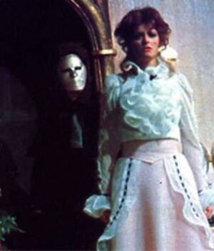 Lucía Méndez Instagram - 1976 El fantasma de la Ópera con Julio Alemán. Teatro Insurgentes. Dirigido por Raúl Astor.