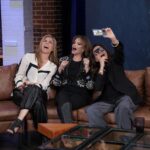 Lucía Méndez Instagram - De maravilla nos la estamos pasando en @montseyjoetv por @canalunicable pónganle que estamos en vivo ♥️♥️ @montserrat33 @yolandaamor @juanjoseorigel @shanikberman