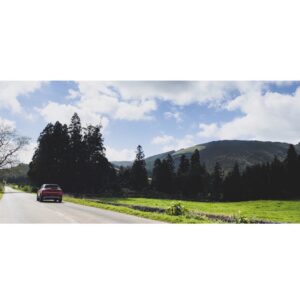Lúcia Moniz Instagram - #umverdequenãoháemmaisladonenhum #ilhaTerceira #Azores #parachegaratéaqui  #sotermaquinasopel
