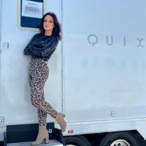 Luciana Faulhaber Instagram - MACY is such a character! 
Is she the good or the bad guy? 
Catch me tonight on @therookieabc Season 5 Episode 6 directed by the fantastic @lanrito ! It will be a treat! 🎃🍭🍬🍦🍰

#therookie #abc #television #character #actor #setlife #grateful