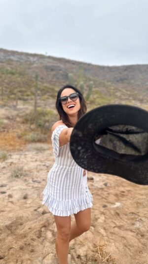 Luciana Faulhaber Instagram - Adiós, Tchau, Au Revoir, Goodbye 2022! Thank you for the good times 💖🥳

#2022 #adiós #goodbye #tchaubrigadu #aurevoir