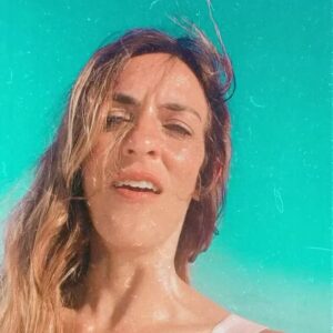 Luciana Paes Instagram - 43! E não sei nada ainda.
Um salve pra aquilo em mim que escolhe pelo amor e pela vida. Obrigada a todos q fazem essa viagem mais fácil ❤️