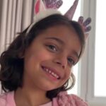 Luciana Abreu Instagram - A isto chamo de avalanche de amor. A nossa Valé ( Valentine ) de volta à escolinha e com uma recepção destas🥹 que Deus seja louvado ♥️ haja amor para partilhar 🙏🏼