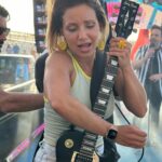 Luciana Abreu Instagram – Mudar pode ser complicado mas acomodarmo-nos é estagnar.
O impossível não é um facto, é uma opinião. 
Não deixes que ninguém limite o teu horizonte. 
Acredita no teu tamanho e dissipa toda a tua insegurança na temporalidade. Foca-te nos teus objetivos e abraça-te: a ti e à vida 🎈♥️🥳

OBRIGADA Sesimbra , fui feliz aqui. 🙏🏼