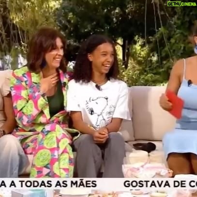 Luciana Abreu Instagram - É a primeira vez que reúno as minhas quatro filhas num programa de televisão. Este foi um programa especial, o programa do dia da Mãe. Antecipei os “festejos” do dia da Mãe com as minhas filhas para hoje passar convosco, no Domingão, este dia tão importante para todas nós que temos a benção de ter gerado vidas. Desejo que a nossa alegria se espalhe por todos vós, e que nenhum motivo do mundo vos faça esquecer o nosso maior bem: os nossos filhos. Programa completo em: https://youtu.be/RgPCx9ClD1Q?si=BUCAsK67-EG4Pvet