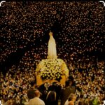 Luciana Abreu Instagram - Oração a Nossa Senhora de Fátima🙏🏼 Santissima Virgem, que nos montes de Fátima vos dignastes revelar aos três pastorzinhos os tesouros de graças que podemos alcançar; rezando o santo rosário, ajudai-nos a apreciar sempre mais esta santa oração, a fim de que, meditando os mistérios da nossa redenção, alcancemos as graças que insistentemente vos pedimos (pedir a graça). MOMENTO DIVINO O meu bom Jesus, perdoai-nos, livrai-nos do fogo do inferno, levai as almas todas para o céu e socorrei principalmente as que mais precisarem. Nossa Senhora do Rosário de Fátima, rogai por nós. Amém!