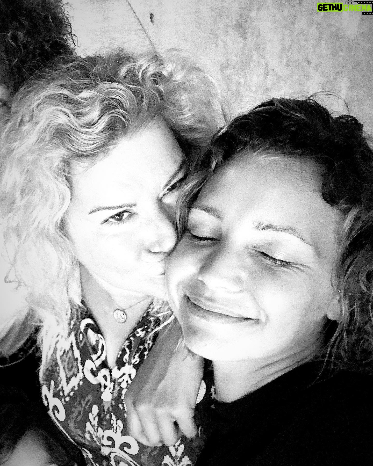 Luciana Abreu Instagram - Mais importante do que nos mantermos vivos, é mantermo-nos humanos. Aos olhos dos meus tesouros, não falta abundância em amor. “Eu nunca perco. Ou ganho ou aprendo.” Nelson Mandela