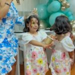 Luciana Abreu Instagram - Ainda não estou em mim…Hoje apanhei dois voos, dormi 4 horas, e ainda estou elétrica. Não consigo dormir de felicidade. Choro entre gargalhadas de gratidão. Foi a primeira festa de aniversário em 39 anos. Sempre me senti mais feliz em proporcionar, do que a receber. Hoje foi dia de receber um presente especial, uma festa de aniversário surpresa. Pensava eu que ia a caminho de um trabalho com os Bombeiros de Carcavelos 😅😂🤣 aí Mikinhas…. Só tu! 🥹Aliás , que duas que se juntaram… A Mikinhas e a DIVA dos doces e dos salgadinhos, a extraordinária e implacável D. Adelaide que tanto ♥️ . Tudo em que toca parece magia. Minha irmã querida @micaela__medeiros, padrinhos ( pais do ♥️ ) não tenho palavras para vos agradecer tudo o que fazem por mim. A família e os amigos são como um 🔒. Eterna gratidão. Jamais me esquecerei deste dia. Um dos presentes que peço a Deus, é que não haja dimensão para a felicidade de todos nós. Até amanhã Domingueiros do meu coração. 💐 @atelierdaflor_designfloral 🎂🥪🥞🧇🎈 @padarias.requinte 🍣🥢 @makisushirestaurante 📍@espacocelebratio 🎶🎤💃🏼 @joaoreispedreira 📸 @joaopmoutinho 🖼️ @dreambooks