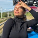 Luciana Abreu Instagram - Estamos nesta vida de passagem... Não custa nada ter dignidade, humildade e bondade com o próximo♥️ Coisas maravilhosas acontecem quando dizemos: “Deus seja feita a Tua vontade”! Obrigada @keops.fashionstore adorei 🎈