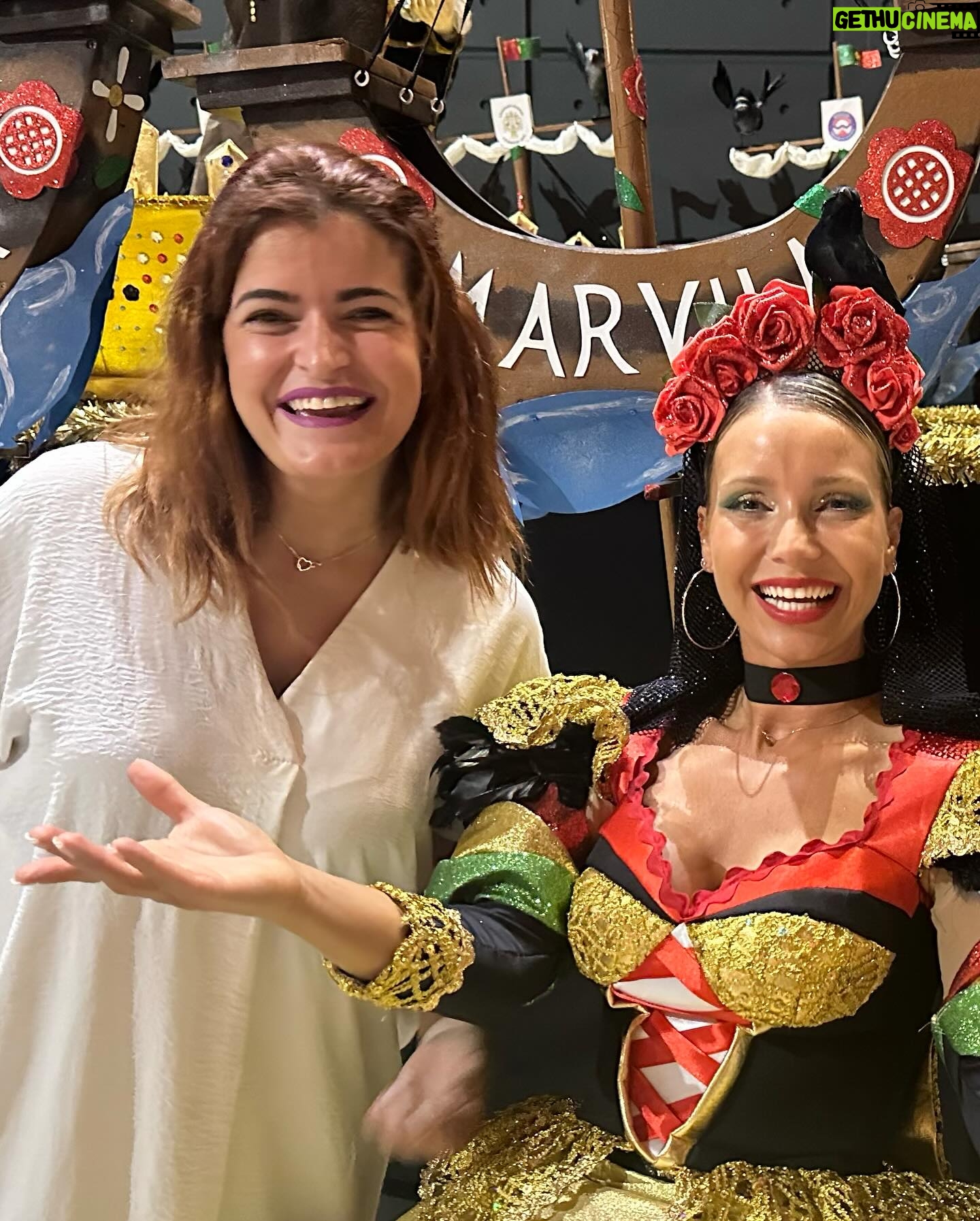 Luciana Abreu Instagram - Amado Santo Antonio, que a tua luz divina continue a invadir-nos de esperança , amor , união e resiliência. Gratos pela magia que vivemos. Acreditamos , confiamos e entregamos nas tuas mãos. OBRIGADA a toda família MARVILA @marchademarvila por me terem recebido de braços abertos. Sinto-me a rejubilar de orgulho. É uma honra ser vossa Madrinha. Tremo de tanta alegria, emoção e felicidade sempre que me lembro de vós. Obrigada público maravilhoso pelos abraços e beijos que recebi ontem. Até dia 12 de Junho, na nossa Avenida da Liberdade ♥️ Obrigada @marchaspopulares2024 por fazerem a diferença ao continuarem a enaltecer as nossas tradições. 😘