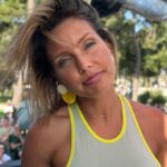 Luciana Abreu Instagram – Mudar pode ser complicado mas acomodarmo-nos é estagnar.
O impossível não é um facto, é uma opinião.
Não deixes que ninguém limite o teu horizonte.
Acredita no teu tamanho e dissipa toda a tua insegurança na temporalidade. Foca-te nos teus objetivos e abraça-te: a ti e à vida 🎈♥️🥳
OBRIGADA Sesimbra , fui feliz aqui. 🙏🏼