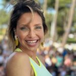 Luciana Abreu Instagram – Mudar pode ser complicado mas acomodarmo-nos é estagnar.
O impossível não é um facto, é uma opinião.
Não deixes que ninguém limite o teu horizonte.
Acredita no teu tamanho e dissipa toda a tua insegurança na temporalidade. Foca-te nos teus objetivos e abraça-te: a ti e à vida 🎈♥️🥳
OBRIGADA Sesimbra , fui feliz aqui. 🙏🏼