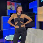 Luciana Sismondi Instagram - Feliz por el recibimiento de todos en @laesquinadelasprimicias como conductora invitada🔥 Mi look por: @nisa_by_denisa @nisa.conceptstore @nooshapparel !⚡️⚡️⚡️⚡️ Make up y pelo @dejaniraramirez @jaquelinenovam